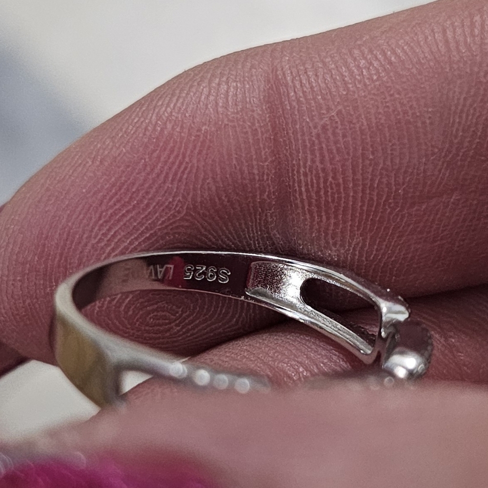 NWOT moissanite band. Size 9 - Picture 2 of 3